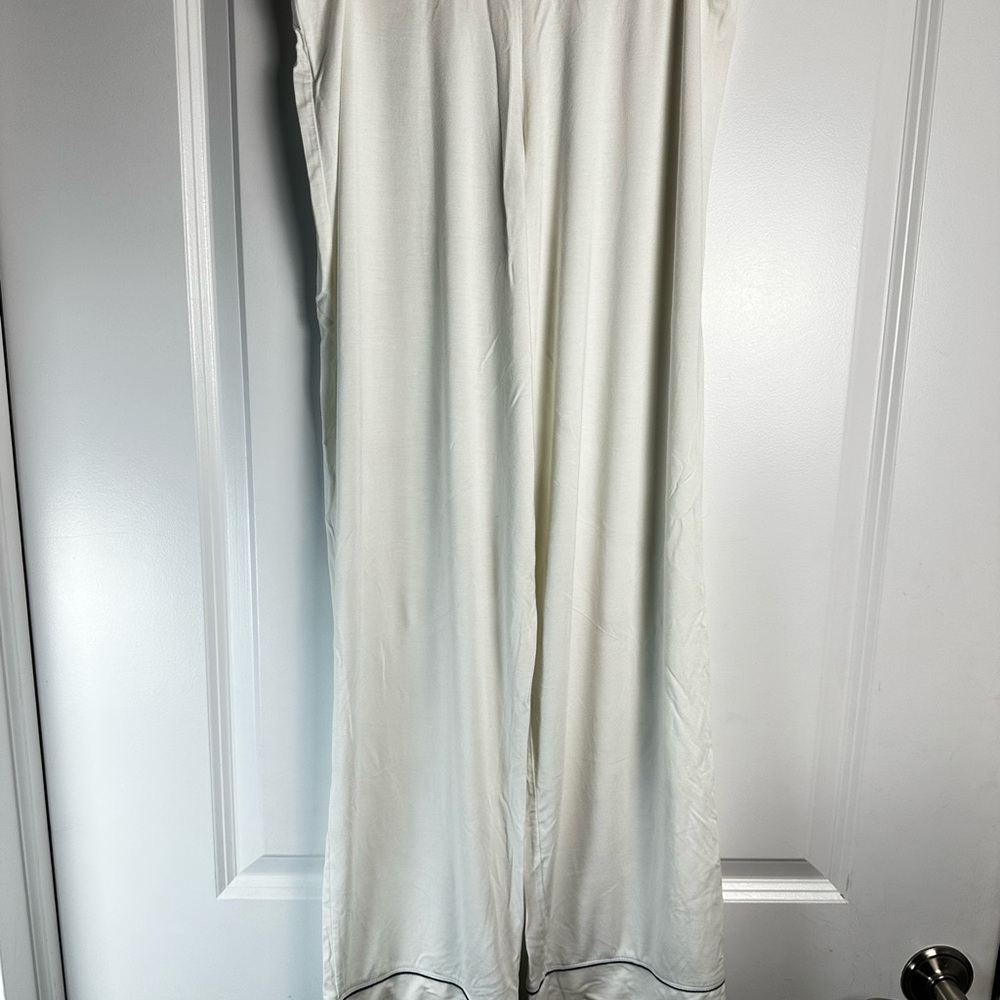 Eberjey Women’s Pajama Set – Size Medium - Picture 8 of 14